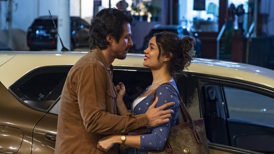 Em ‘Três Graças’, Gilmar vai atrás de Gerluce e flagra a moça em clima de romance com Paulinho Em ‘Três Graças’, Gilmar vai atrás de Gerluce e flagra a moça em clima de romance com Paulinho