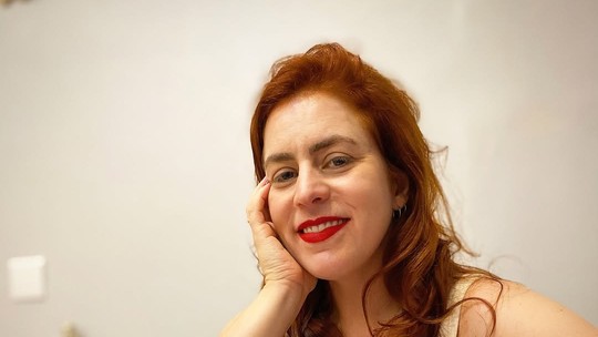 Reclusa, ex-Rouge Luciana Andrade se dedica à nova profissão Reclusa, ex-Rouge Luciana Andrade se dedica à nova profissão