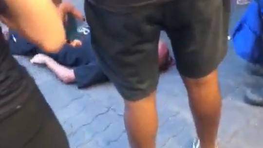 Homem baleado em frente a shopping em Madureira, na Zona Norte do Rio, tem estado de saúde estável Homem baleado em frente a shopping em Madureira, na Zona Norte do Rio, tem estado de saúde estável